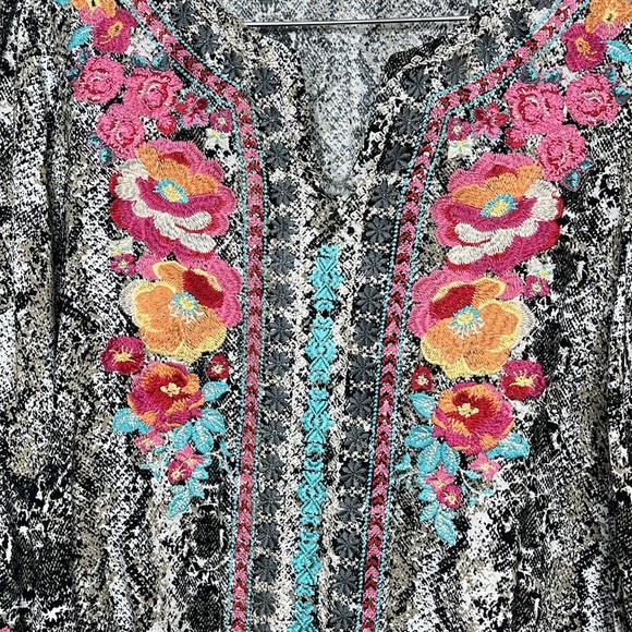 Savanna Jane Black White Floral Bell Embroidered Blouse Women Size S BLEMISH - Picture 3 of 6